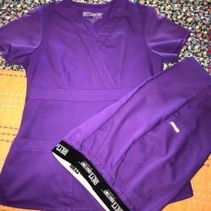 Purple Grey’s Anatomy scrub set in EUC
